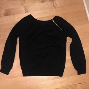 Comfy black sweatshirt
